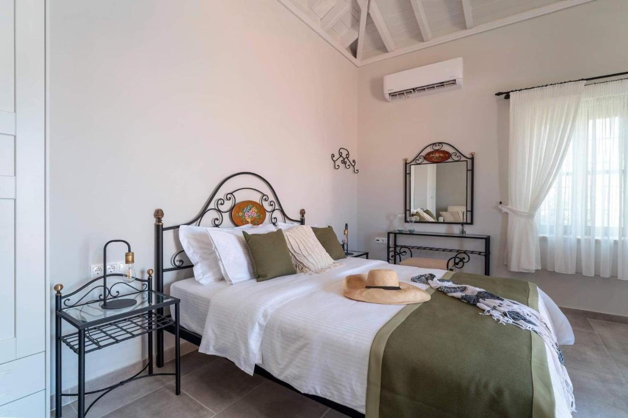 Muse Clio Vila Chalki Town Exterior foto